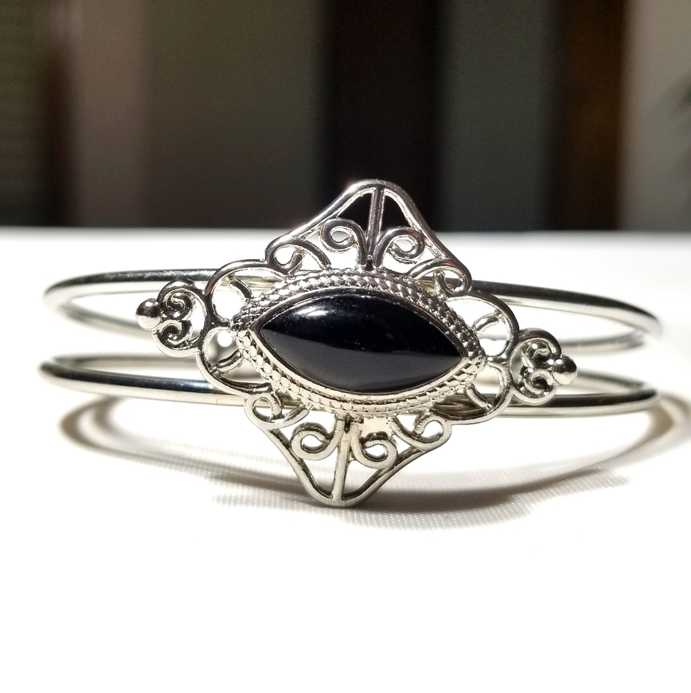 MINIMALIST SILVER FASHION BANGLE BRACELET